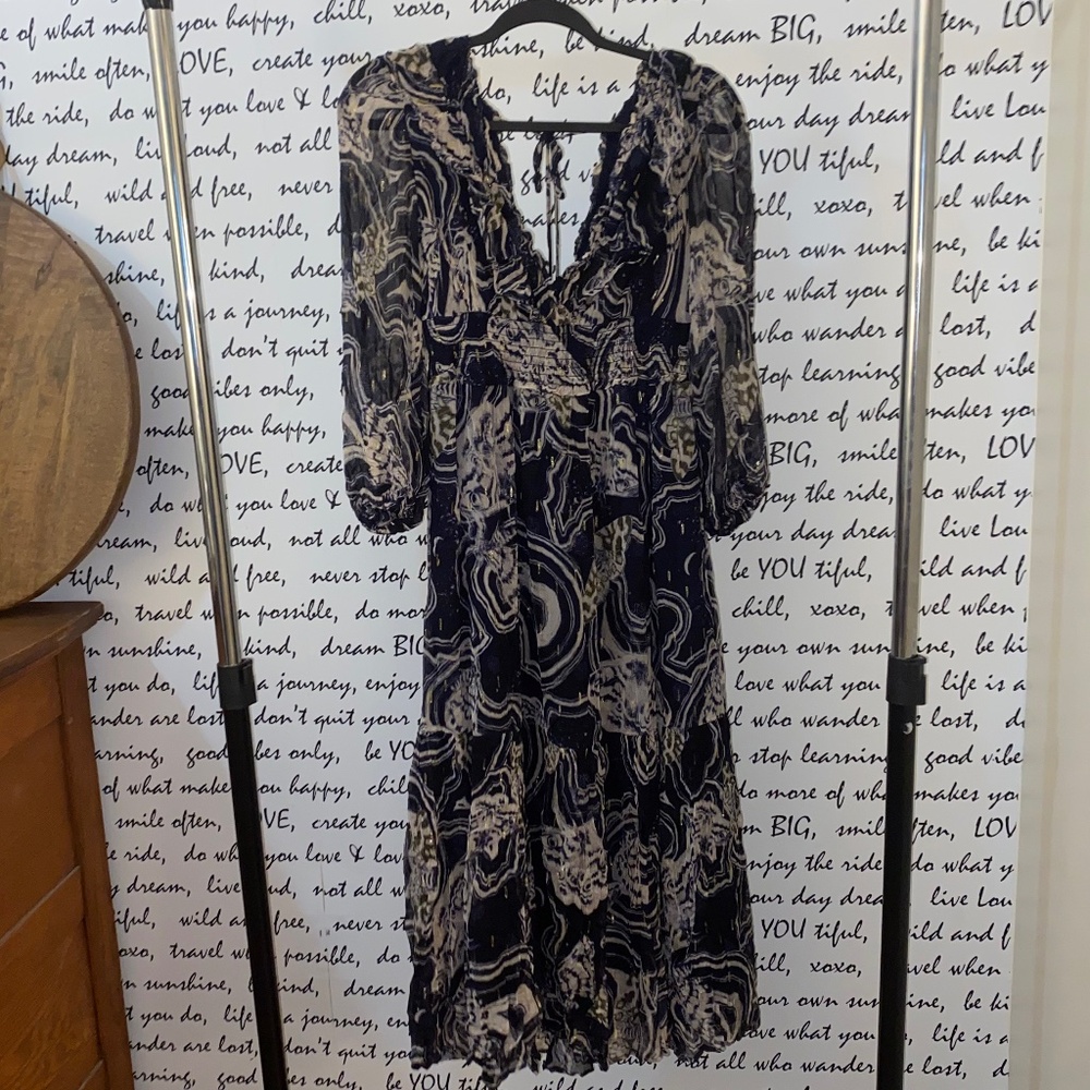 NEW Printer Johnson Long-Sleeve V-Neck Textured Midi Dress - Picture 5 of 9